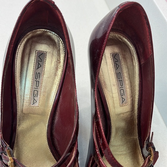 Via Spiga Dark ruby peep toe pump with strap detail. Size 8. - Picture 7 of 8